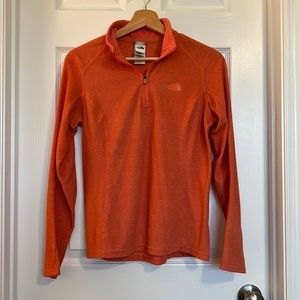 Small Women’s the North face pullover